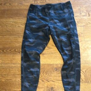 Women’s Athleta leggings in large/petite